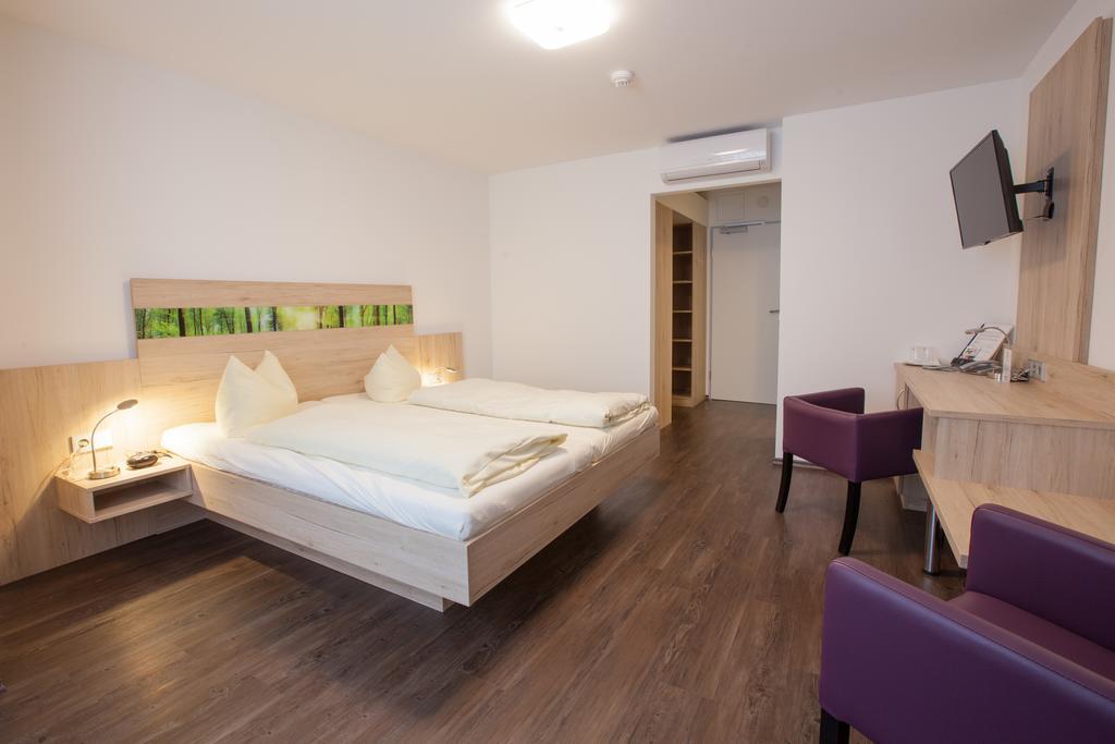 Hotel Zur Pfalz Kandel Extérieur photo